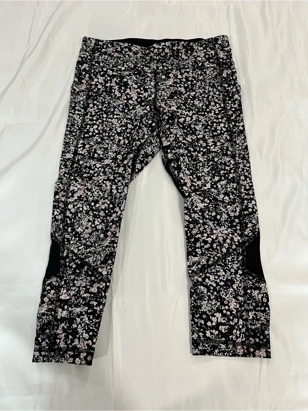 Lululemon Like New Floral Cropped Women’s Legging Mesh Panels Size 8